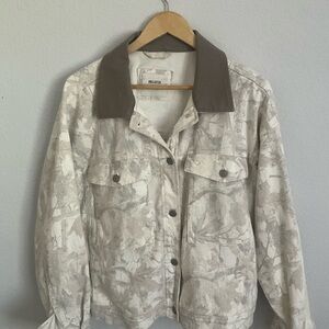 Hollister Light Beige Printed Jacket with Brown Trim